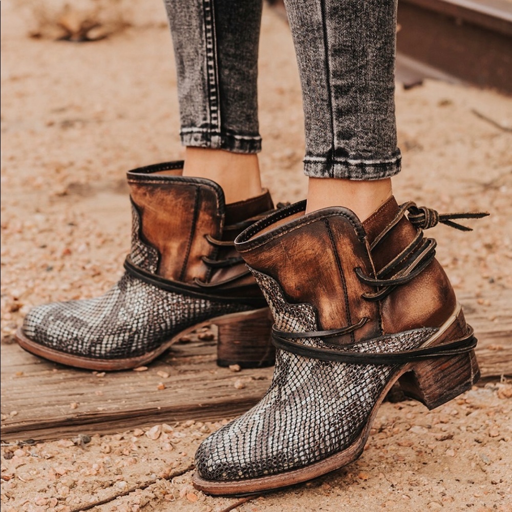 FREEBIRD CASEY Booties Size 10 - Blue Snake